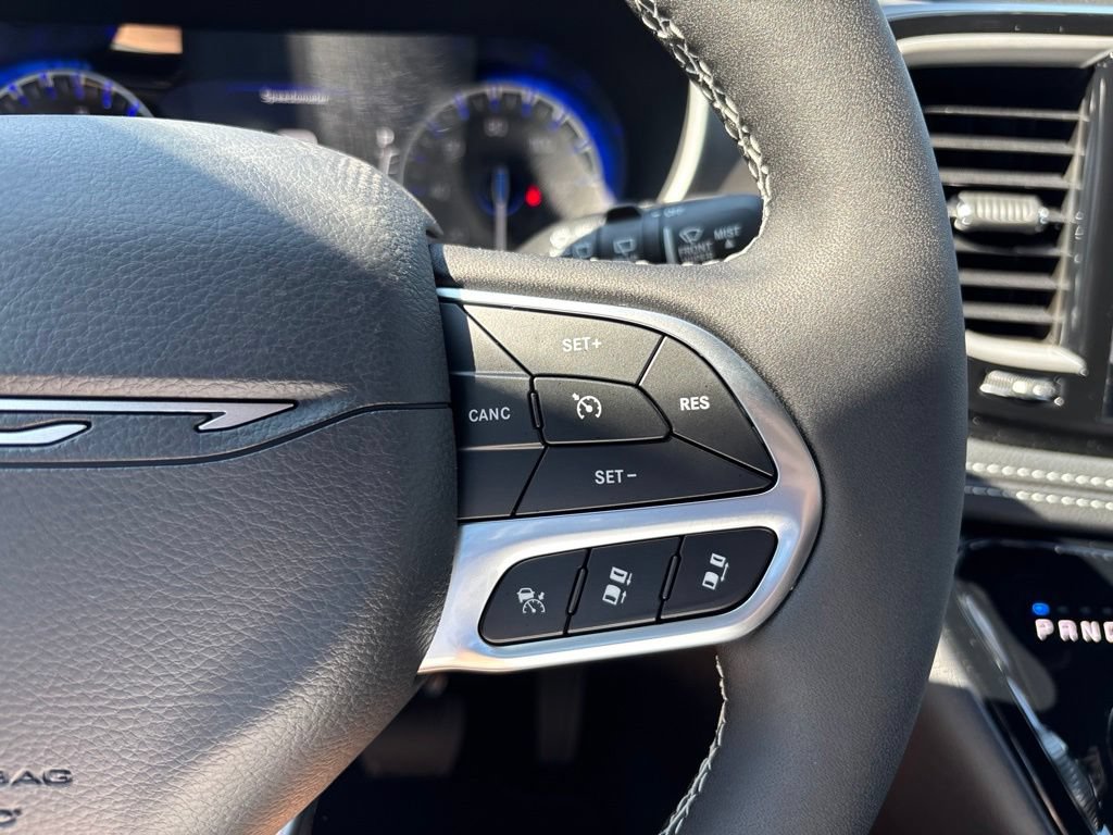 New 2027 Chrysler Pacifica Select FWD image 38