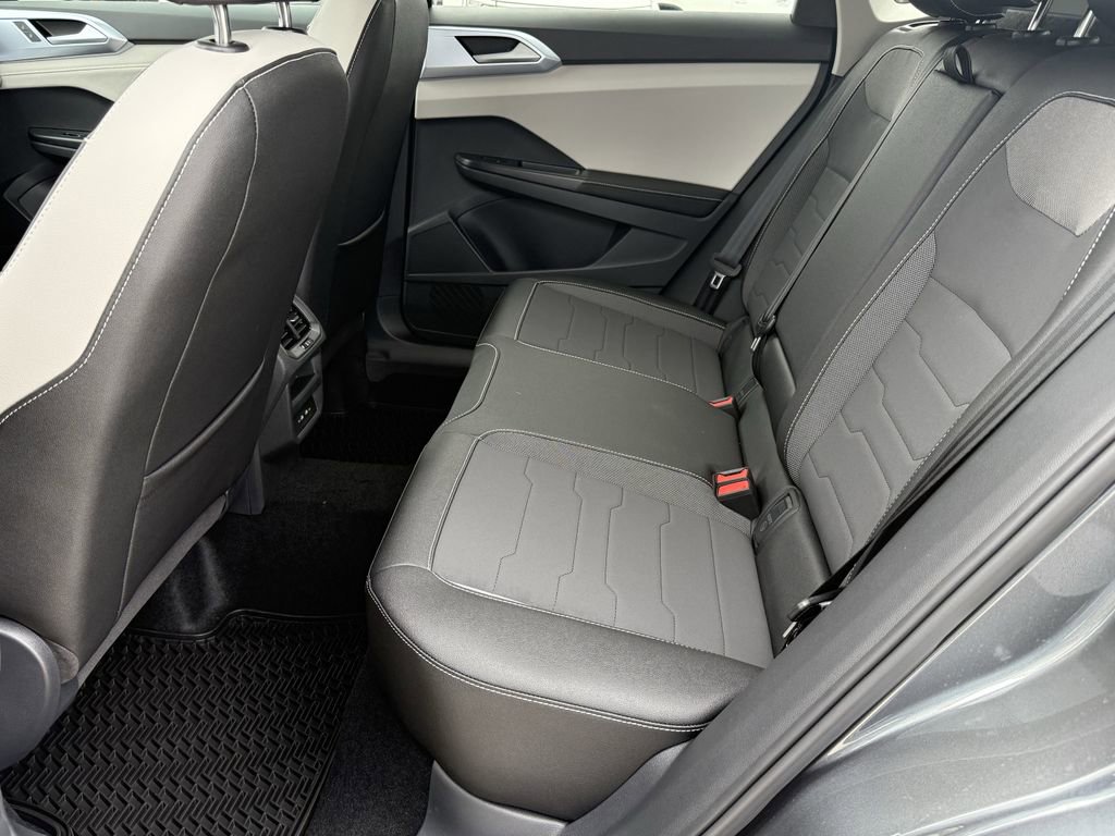 New 2026 Volkswagen Taos SE image 24