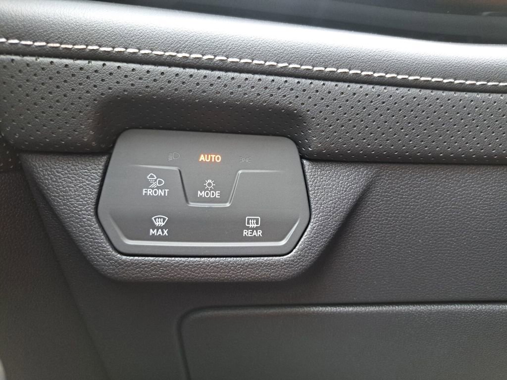 Used 2026 Volkswagen Atlas SE FWD image 15
