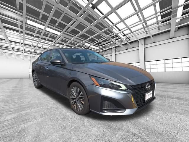 Used 2024 Nissan Altima 2.5 SV FWD video 1