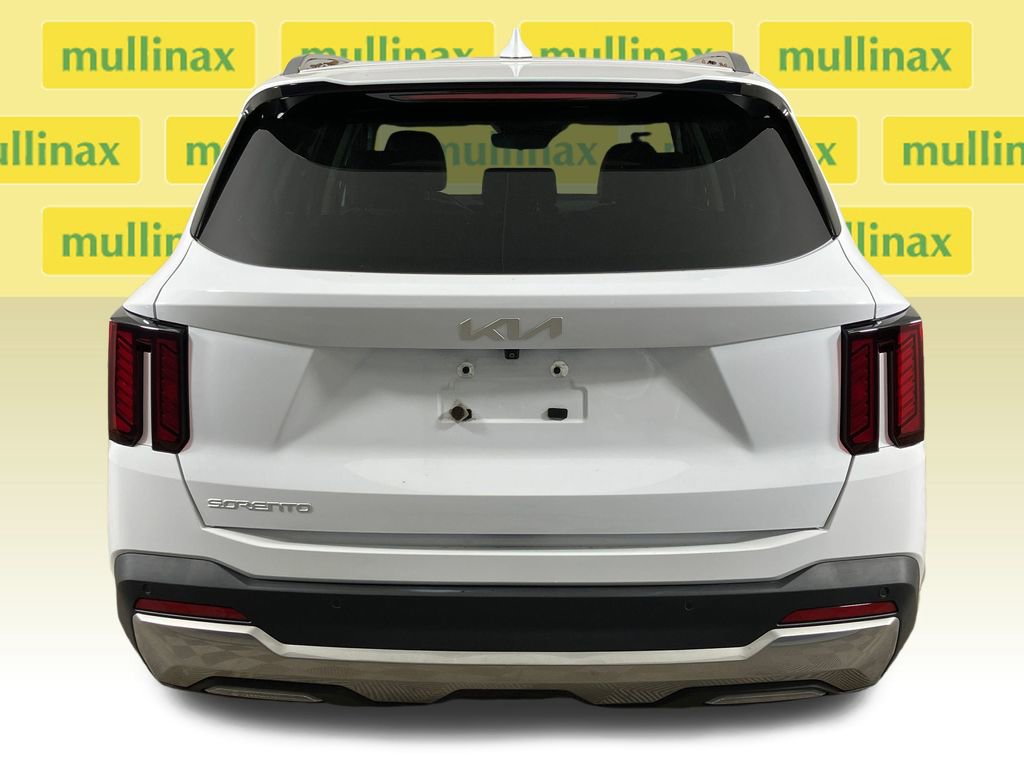 Used 2025 Kia Sorento S image 8
