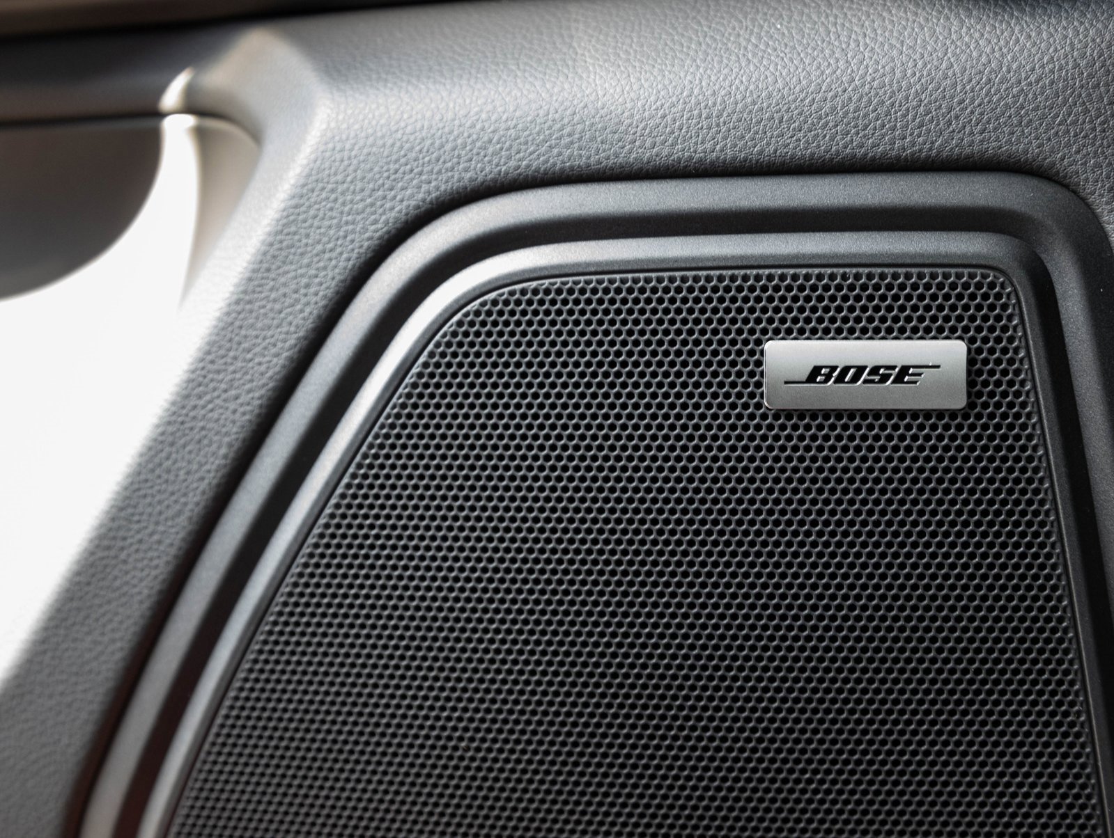 Certified 2025 Porsche Macan image 20