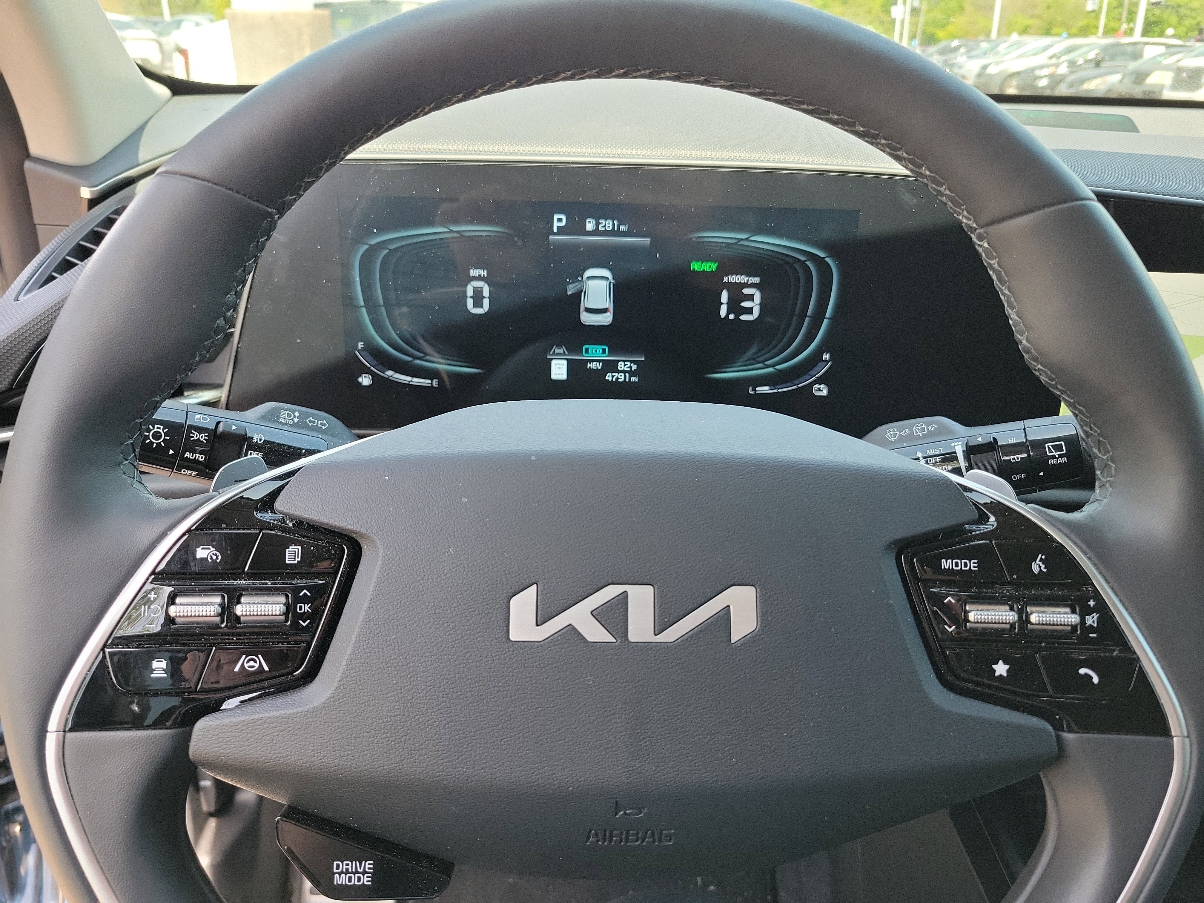 Used 2024 Kia Niro SX Touring image 14