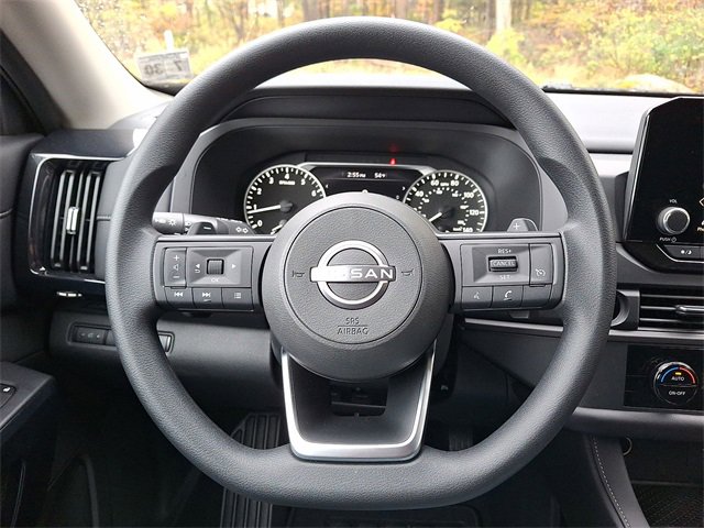 Used 2025 Nissan Pathfinder S image 16