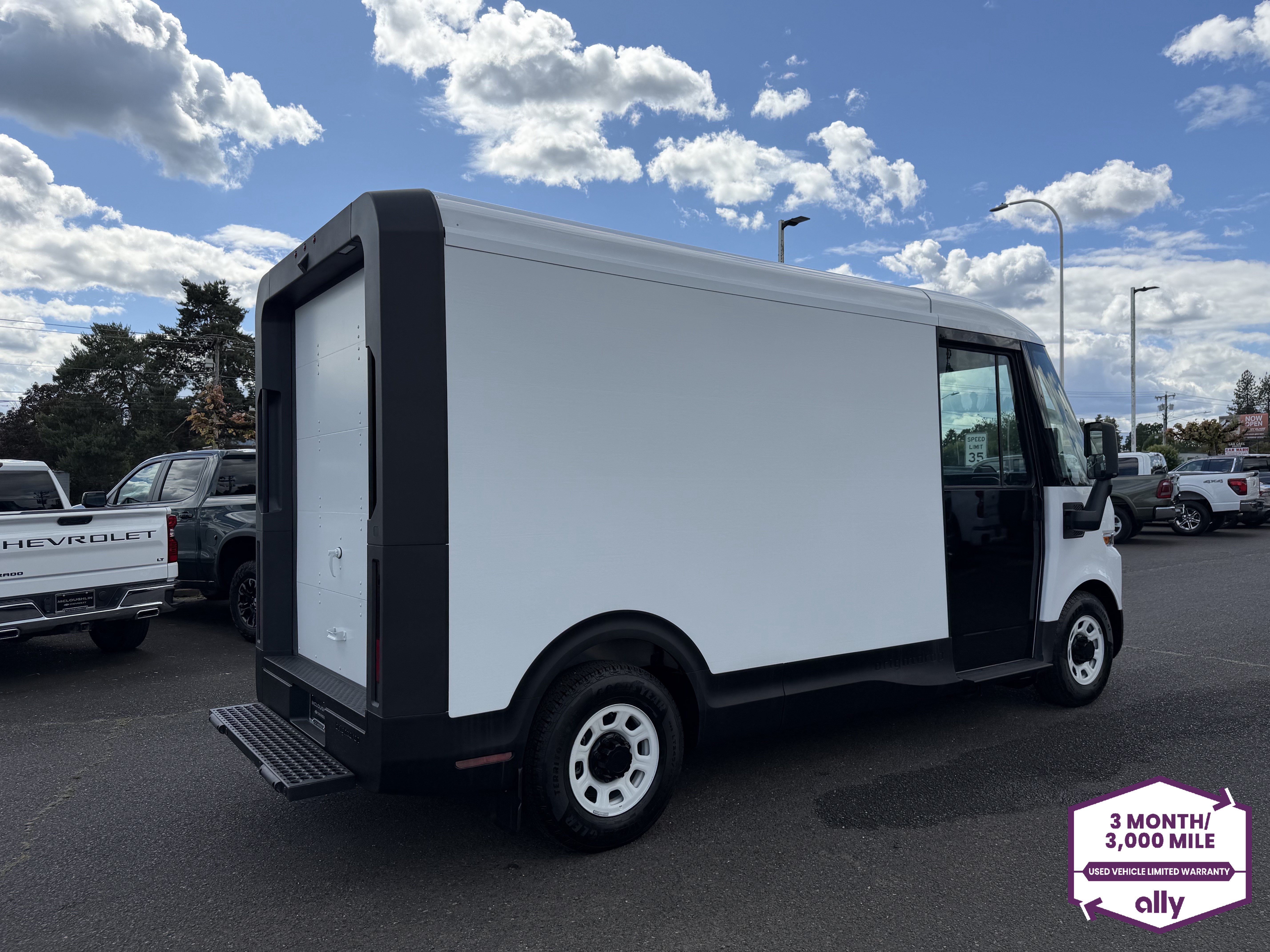 Used 2024 Chevrolet Brightdrop 400 w/ Commercial Equipment Package AWD/4WD image 5