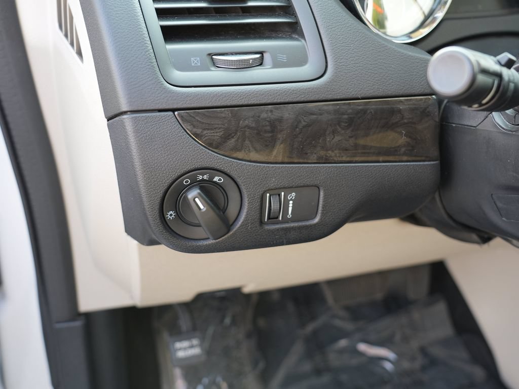 Used 2018 Dodge Grand Caravan SE w/ UConnect Hands-Free Group FWD image 16
