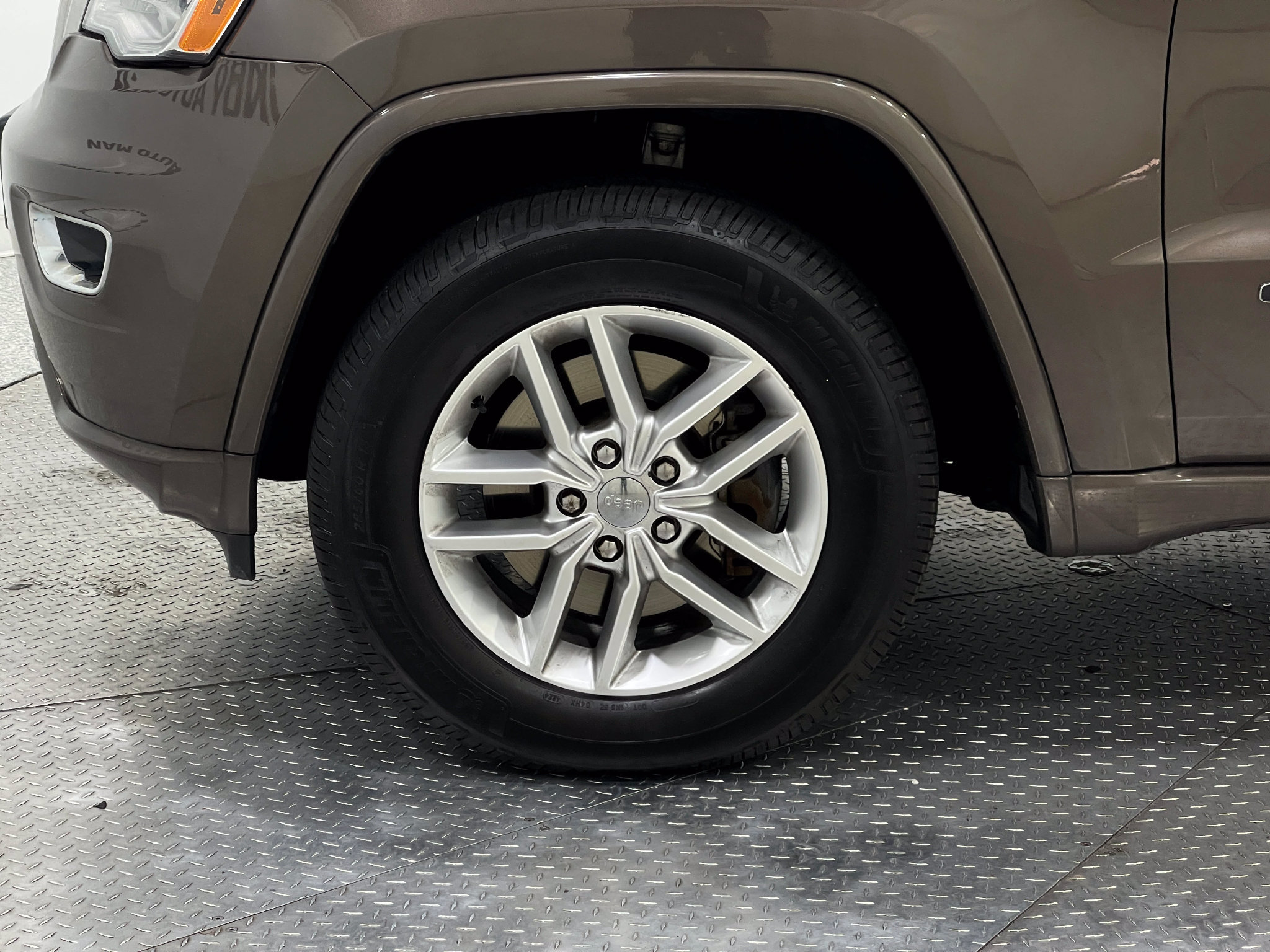 Used 2017 Jeep Grand Cherokee Overland AWD/4WD image 34