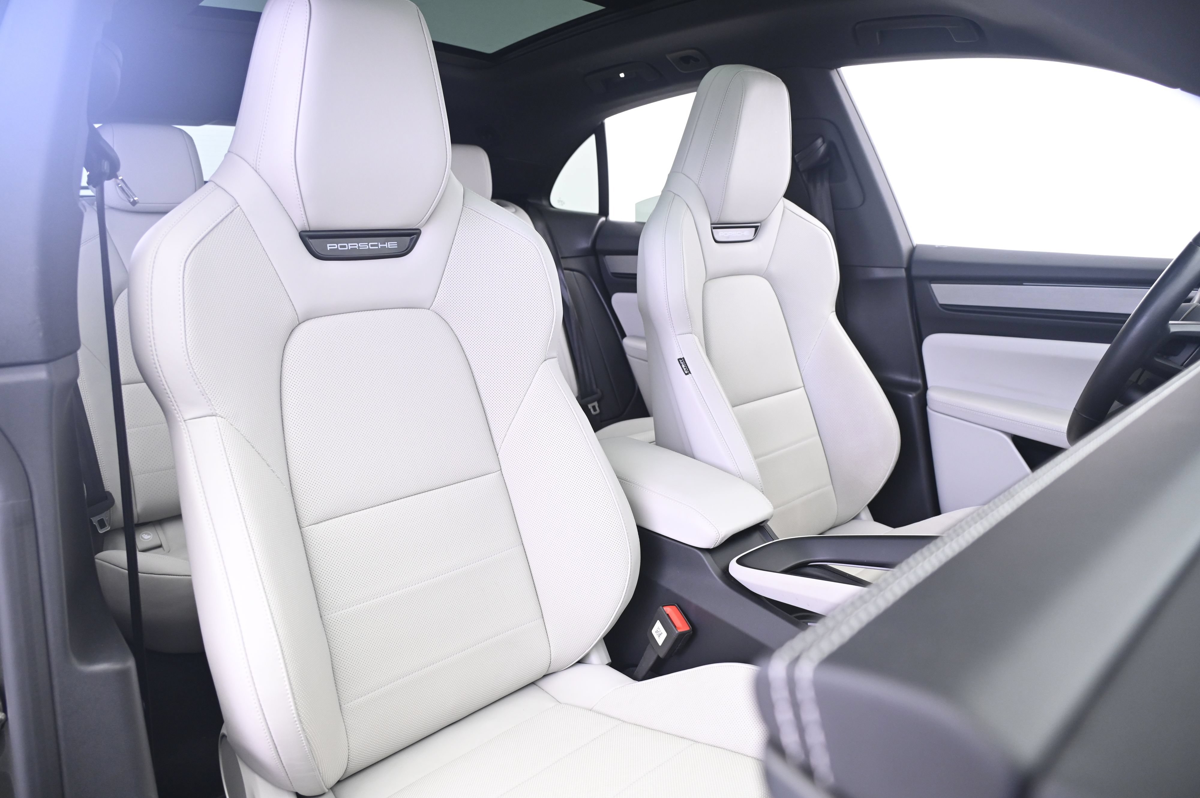 Certified 2024 Porsche Macan 4 Electric AWD/4WD image 25