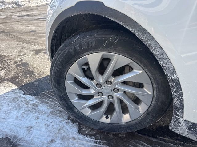 Used 2023 Land Rover Discovery S image 9