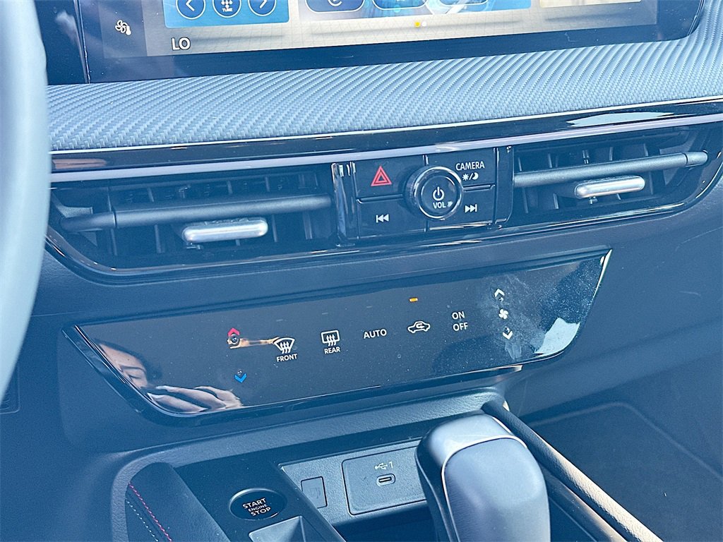 Used 2025 Nissan Kicks SR image 14