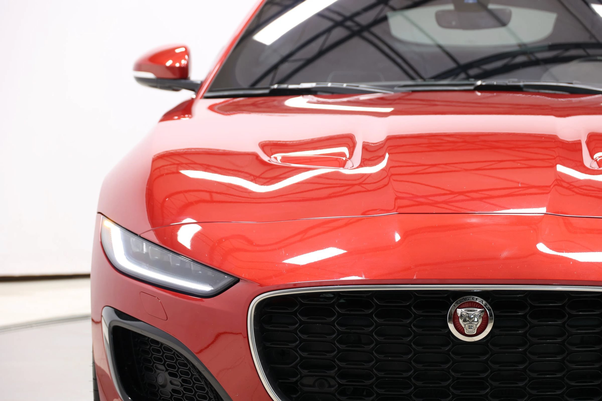 Used 2021 Jaguar F-TYPE R AWD/4WD image 82