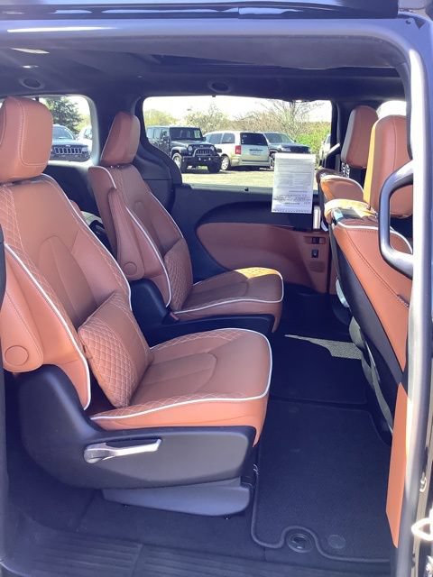Certified 2024 Chrysler Pacifica Pinnacle FWD image 22