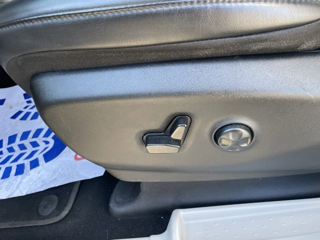 Used 2023 Chrysler Pacifica Touring-L image 17