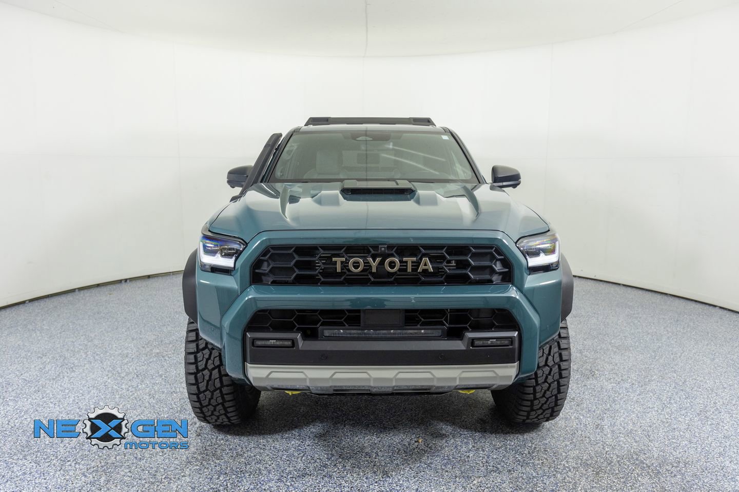 Used 2025 Toyota 4Runner Trailhunter image 2