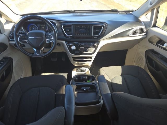 Used 2020 Chrysler Pacifica Touring w/ Cold Weather Group image 11