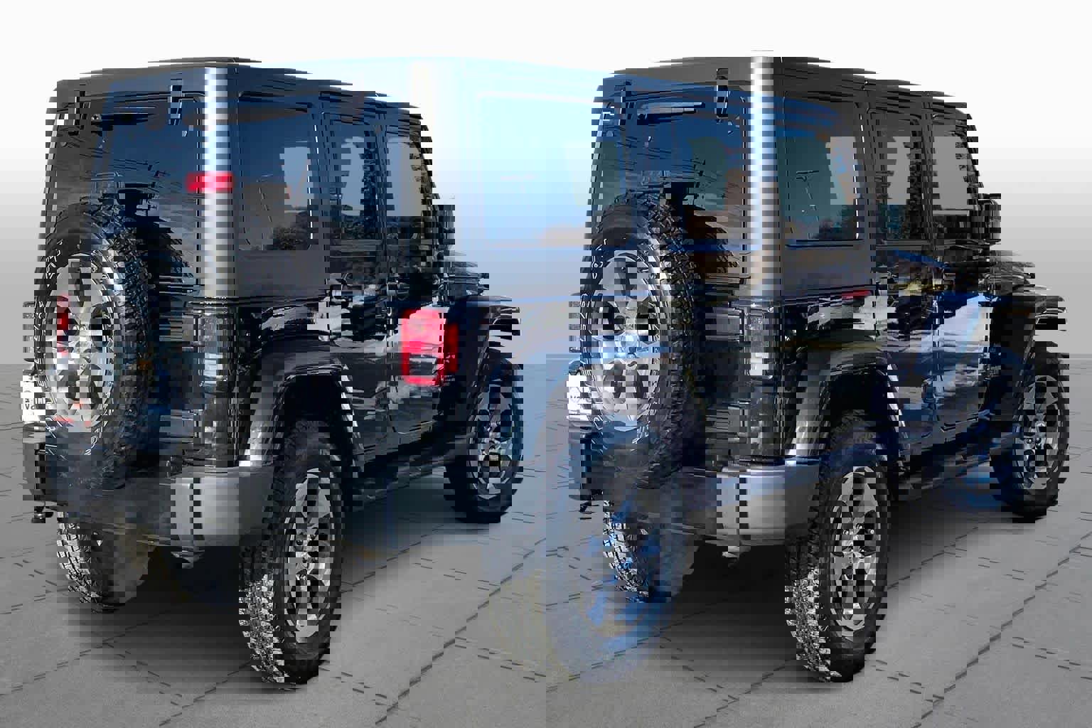 Used 2017 Jeep Wrangler Unlimited Sahara w/ Connectivity Group image 12