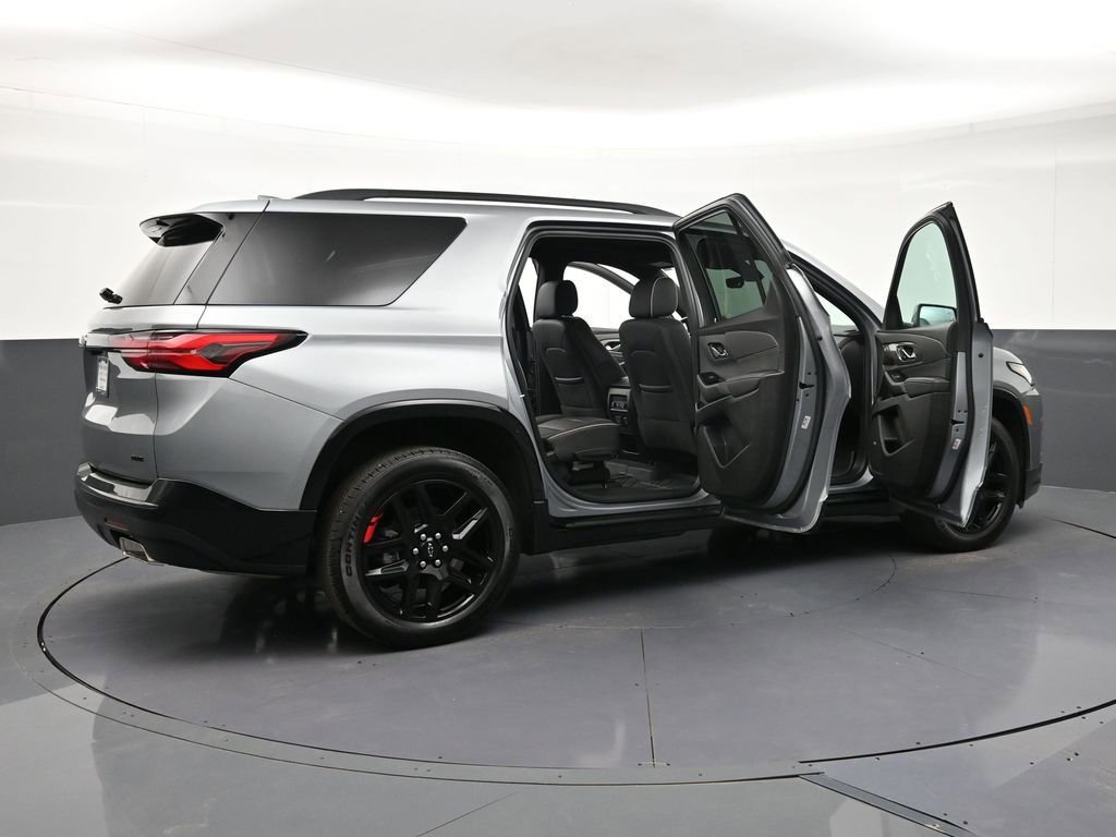 Used 2023 Chevrolet Traverse Premier w/ Redline Edition AWD/4WD image 32