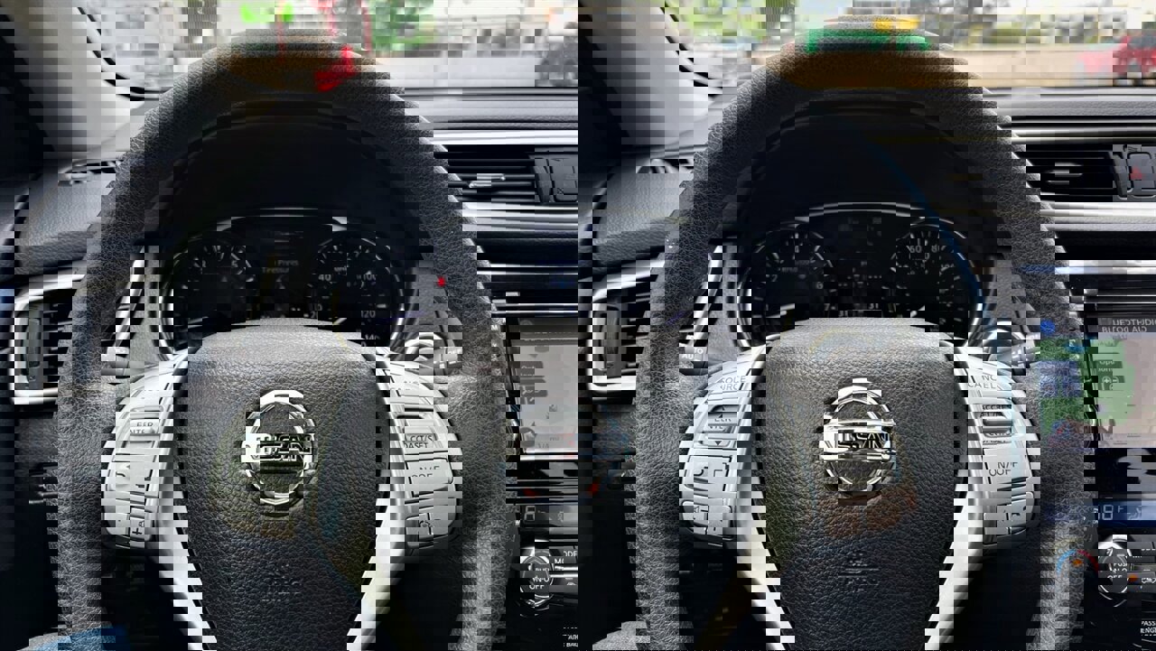 Used 2016 Nissan Rogue SV w/ SV Premium Package image 9