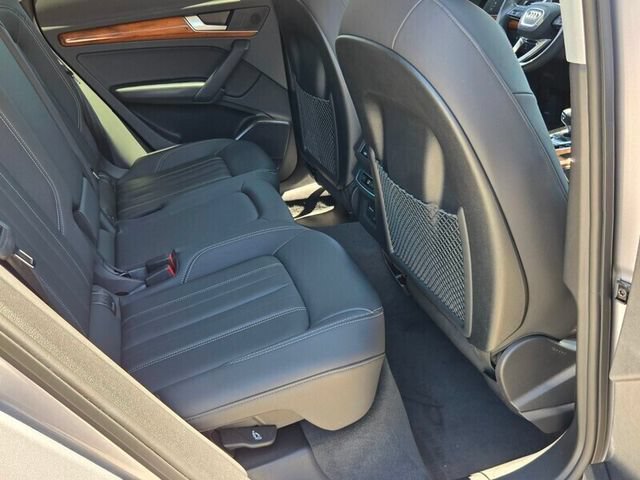 Used 2023 Audi Q5 2.0T Premium w/ Convenience Package AWD/4WD image 11
