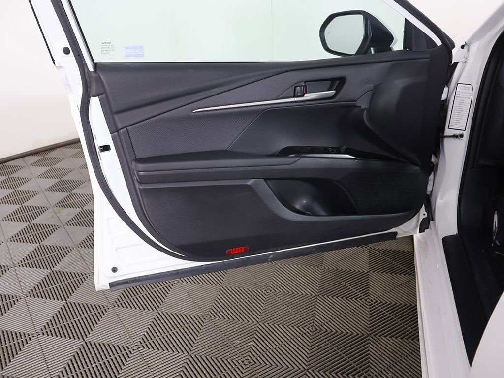 Used 2025 Toyota Camry SE image 20