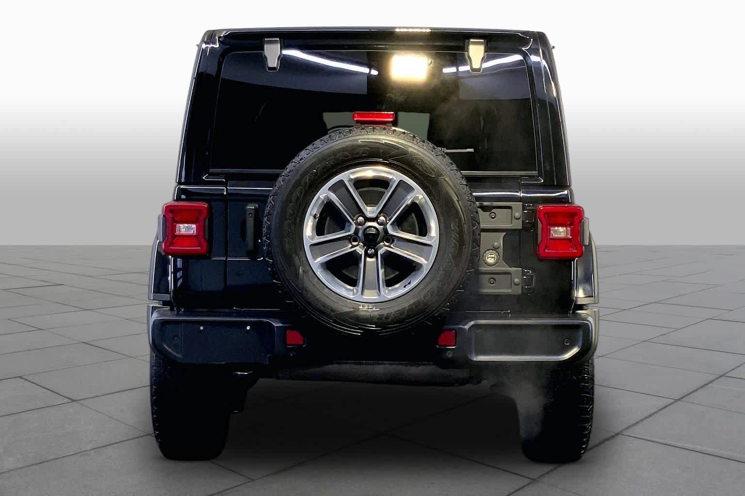 Used 2021 Jeep Wrangler Unlimited Sahara AWD/4WD image 5