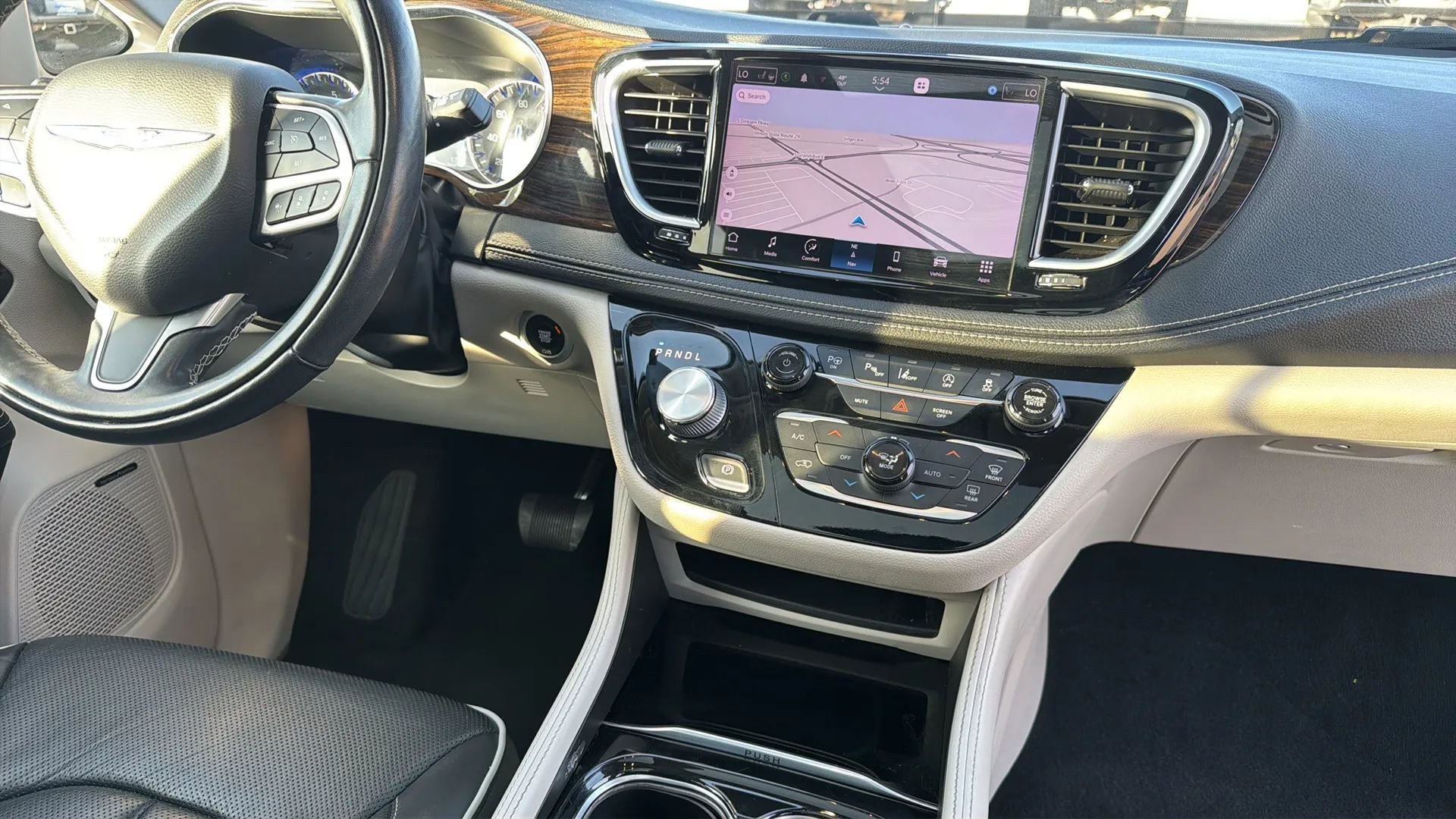 Used 2022 Chrysler Pacifica Limited image 76