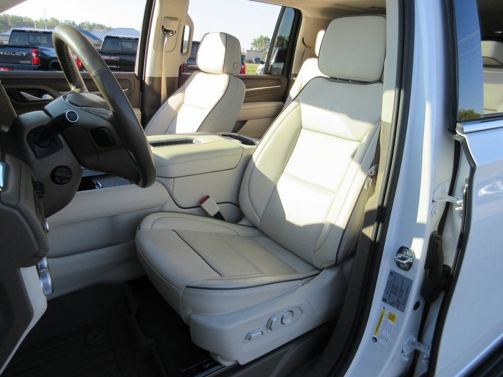Used 2023 GMC Yukon XL Denali AWD/4WD image 24