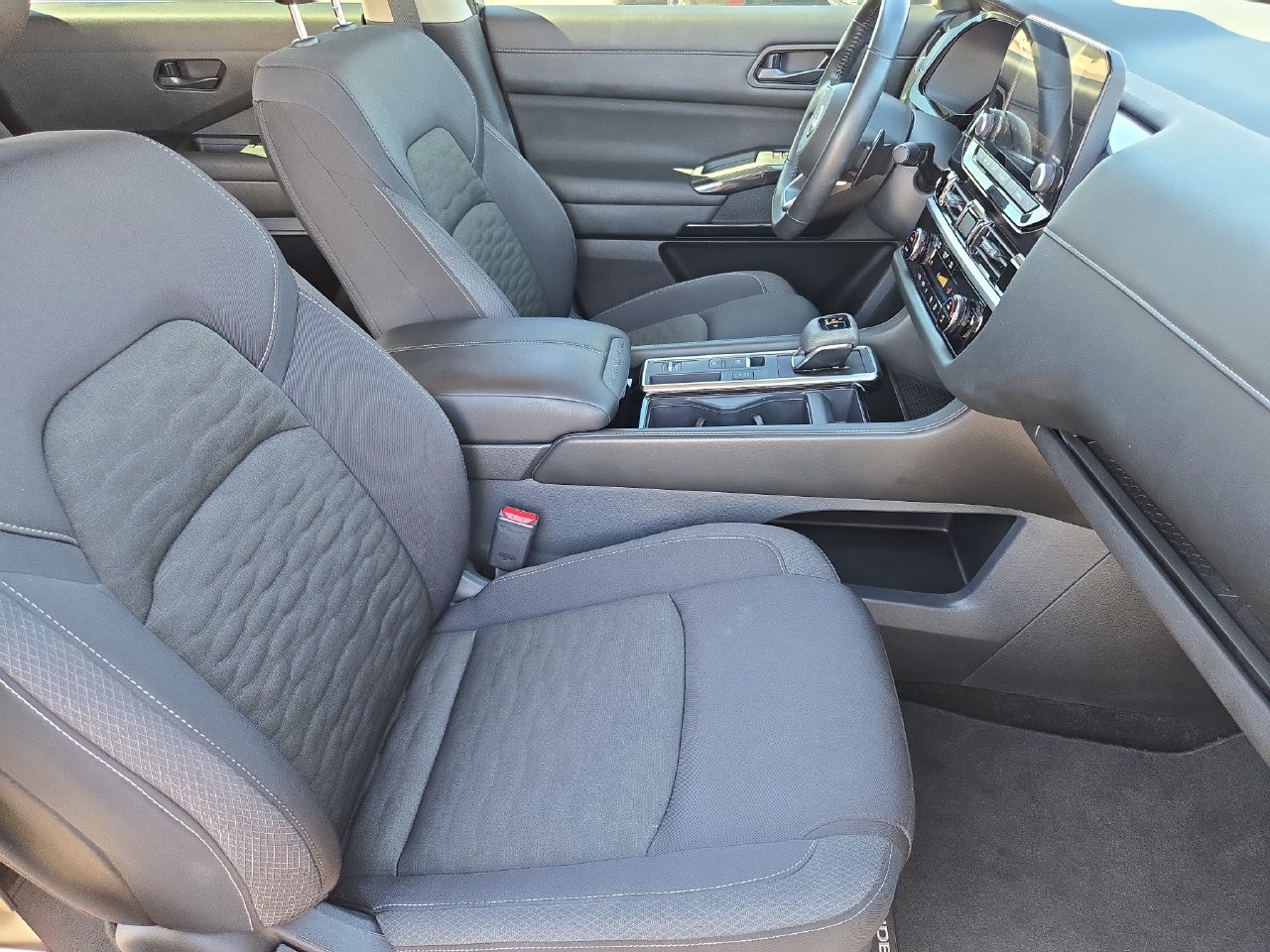 Used 2025 Nissan Pathfinder SV FWD image 10