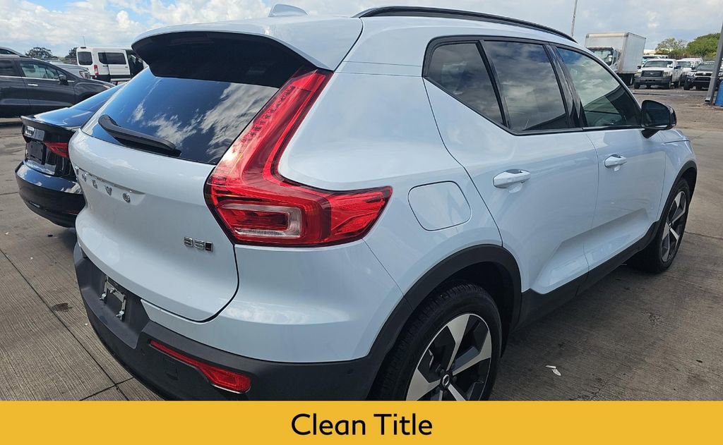 Used 2025 Volvo XC40 B5 Plus image 4