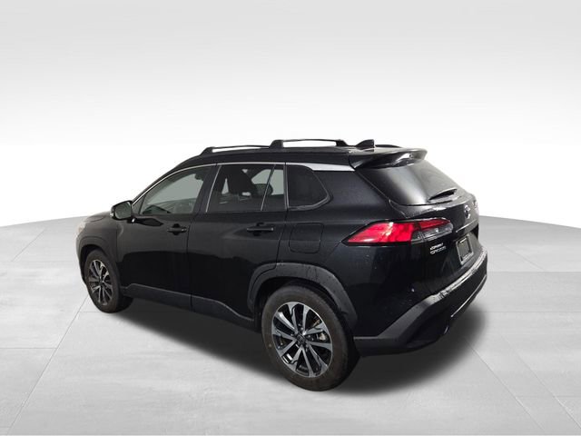 Used 2024 Toyota Corolla Cross XLE w/ Convenience Package AWD/4WD image 10