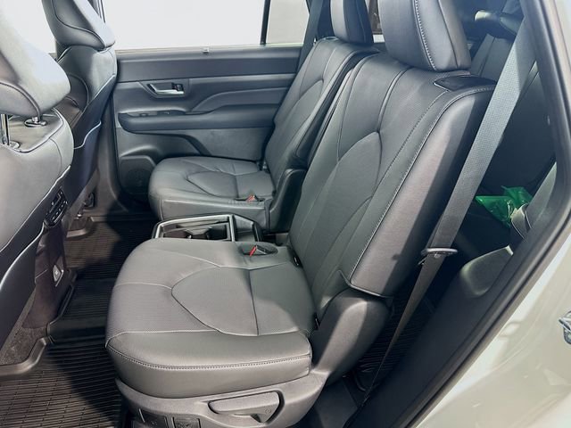 Used 2025 Toyota Grand Highlander AWD Hybrid image 16