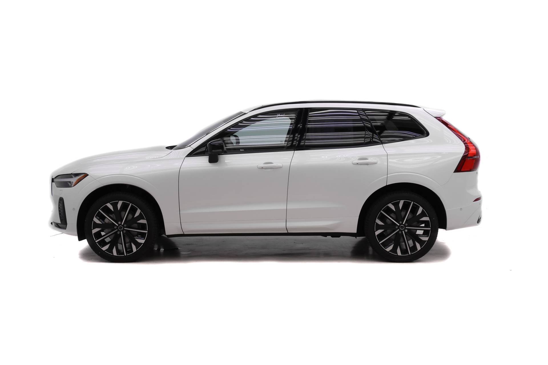 New 2026 Volvo XC60 B5 Ultra w/ Protection Package Premier image 3
