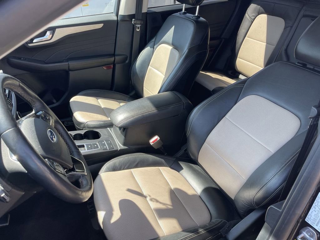 Used 2022 Ford Escape Titanium w/ Titanium Premium Package image 8