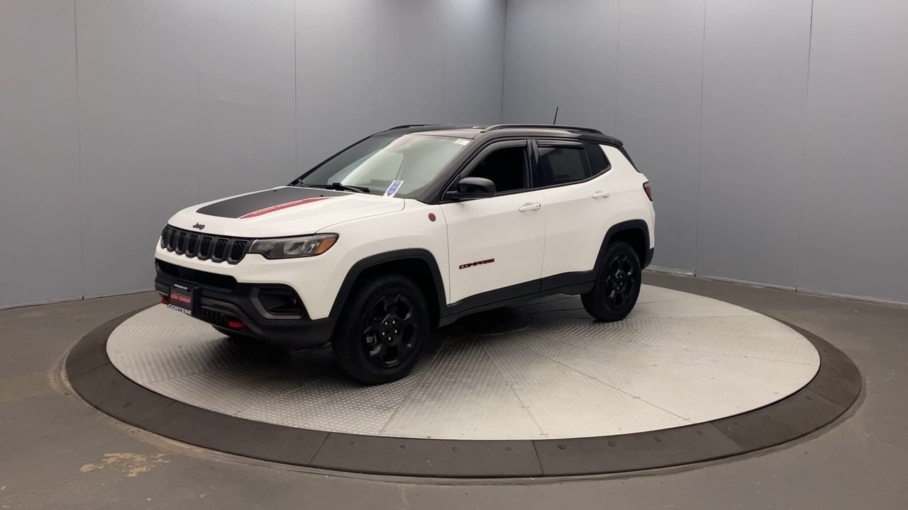 Used 2023 Jeep Compass Trailhawk w/ Trailhawk Convenience Group AWD/4WD image 9
