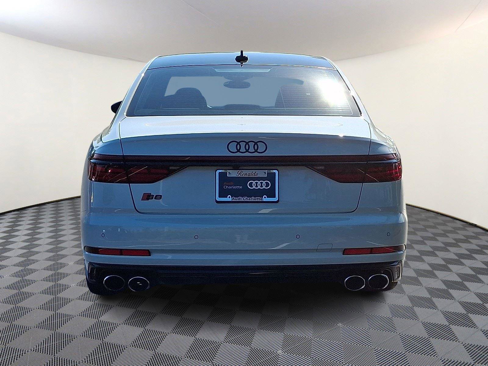 Used 2023 Audi S8 AWD/4WD image 5