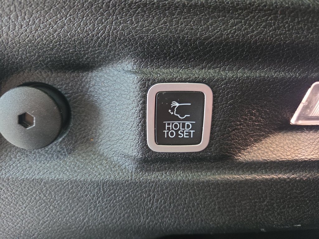 Used 2023 Jeep Grand Cherokee L Limited AWD/4WD image 10
