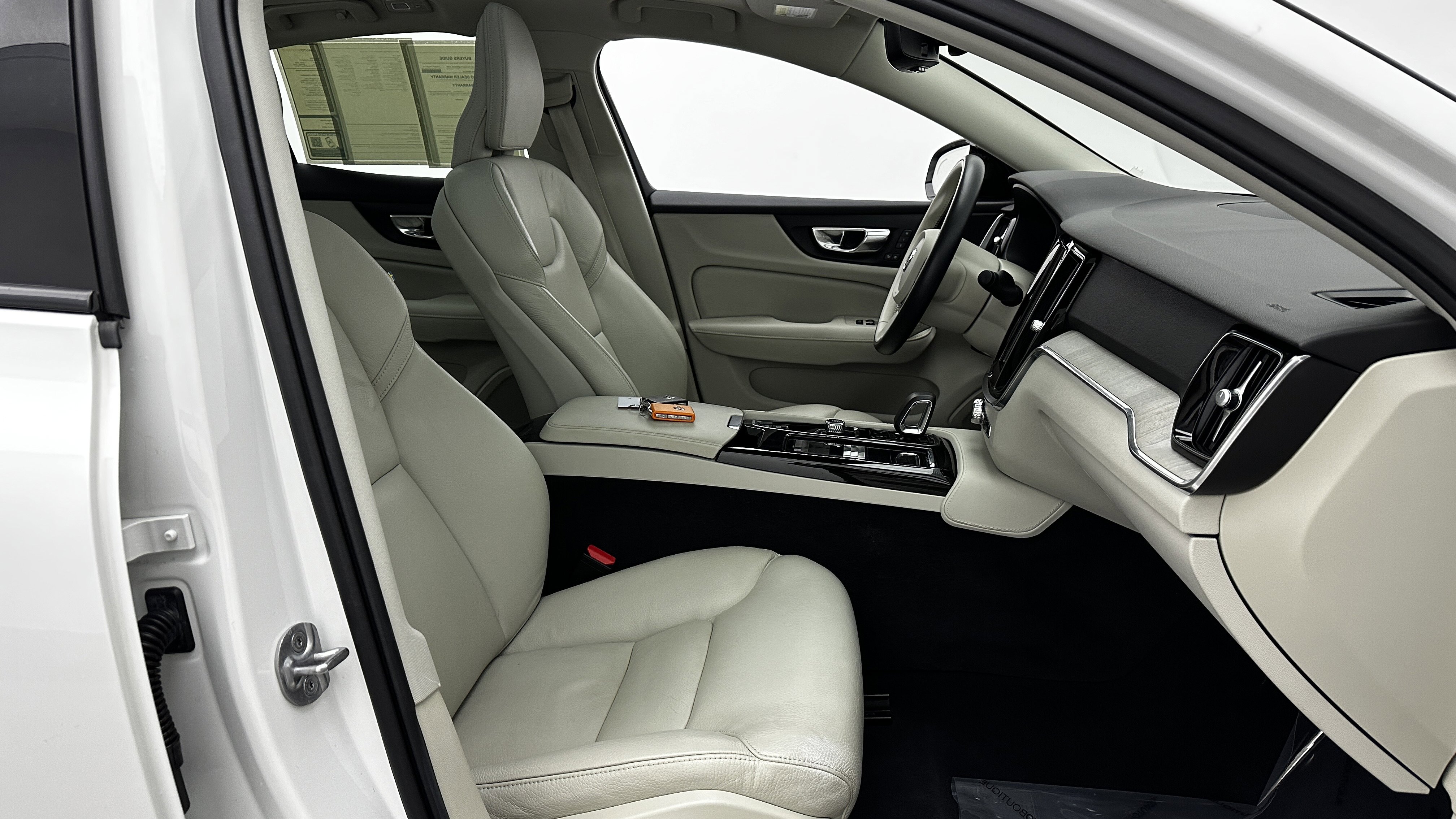 Used 2023 Volvo S60 T8 Plus image 36