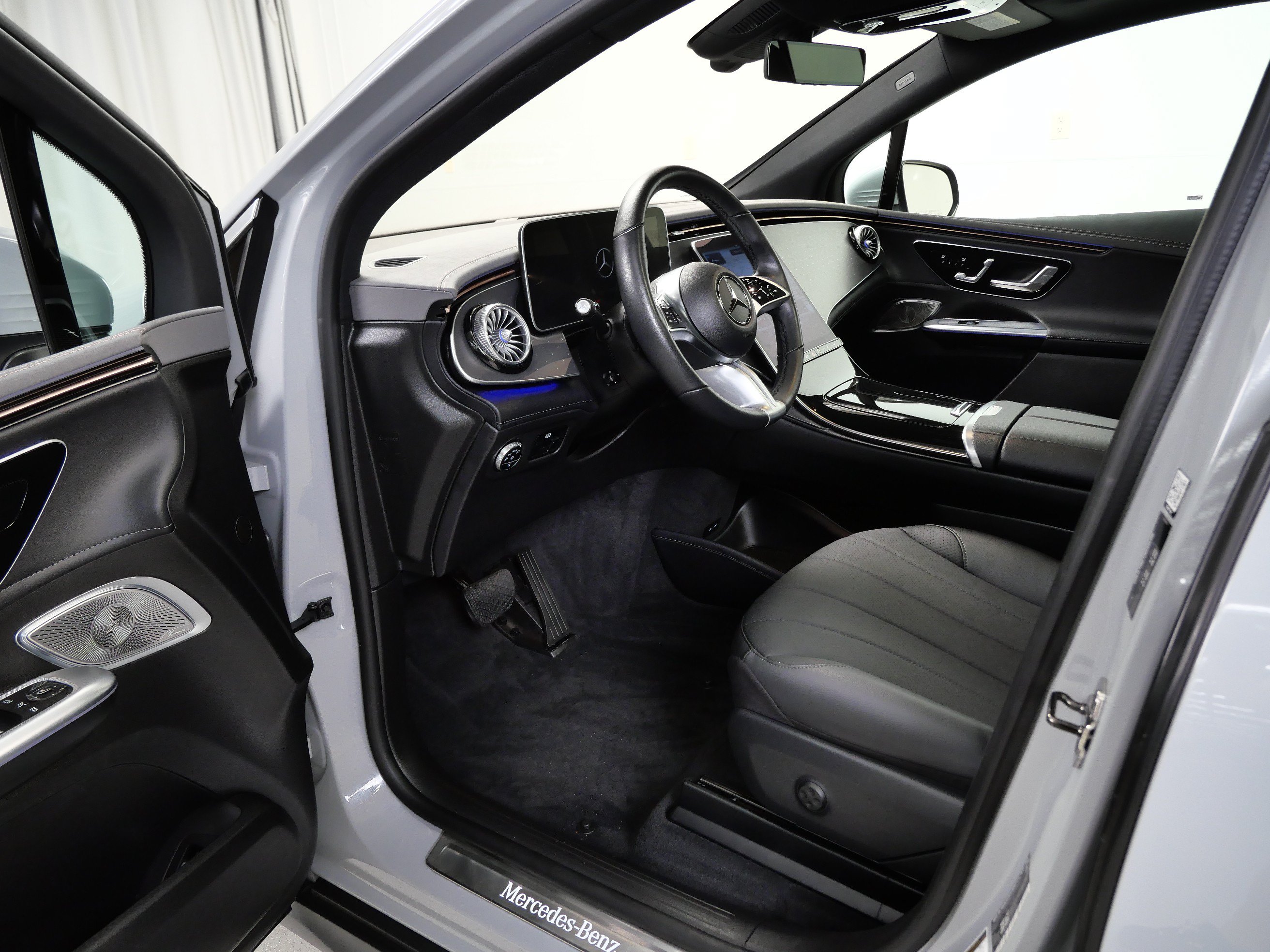 Certified 2023 Mercedes-Benz EQE 350+ 4MATIC SUV w/ AMG Line Exterior Package image 15