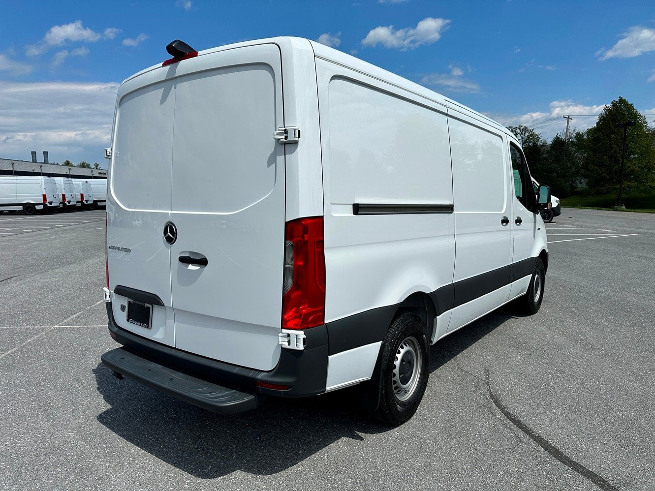New 2025 Mercedes-Benz eSprinter 144 Cargo image 4