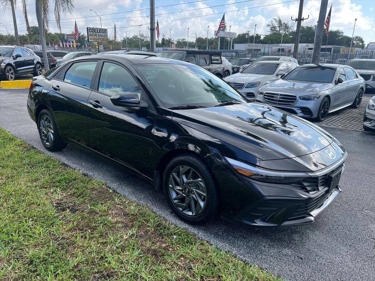 Used 2024 Hyundai Elantra SEL image 4