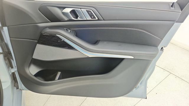 Used 2025 BMW X5 xDrive40i w/ M Sport Package image 25