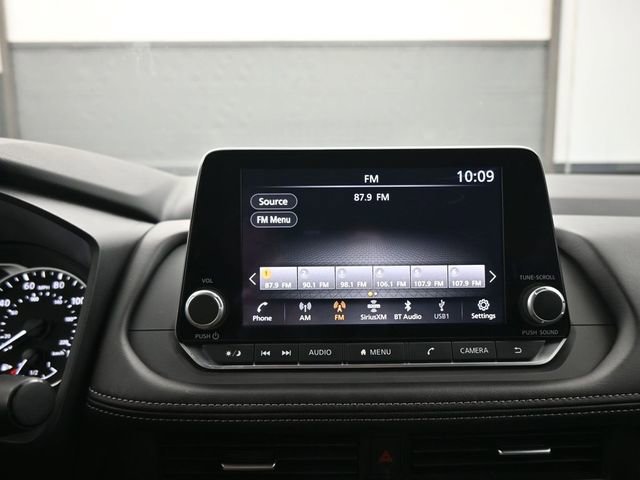 Used 2025 Nissan Rogue SV FWD image 18