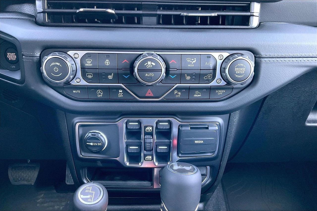 New 2026 Jeep Wrangler Sahara AWD/4WD image 18