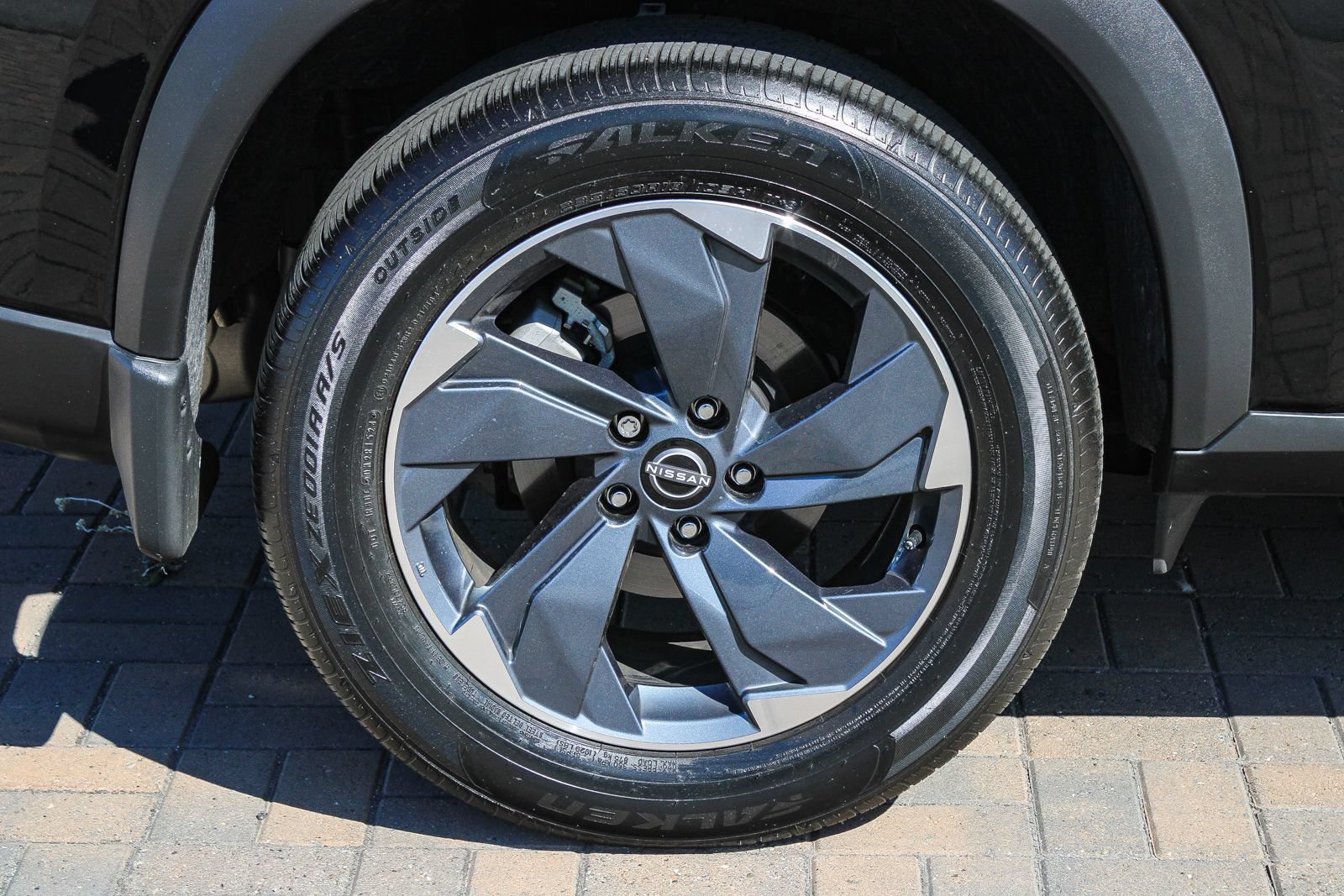 Used 2025 Nissan Rogue SV FWD image 10