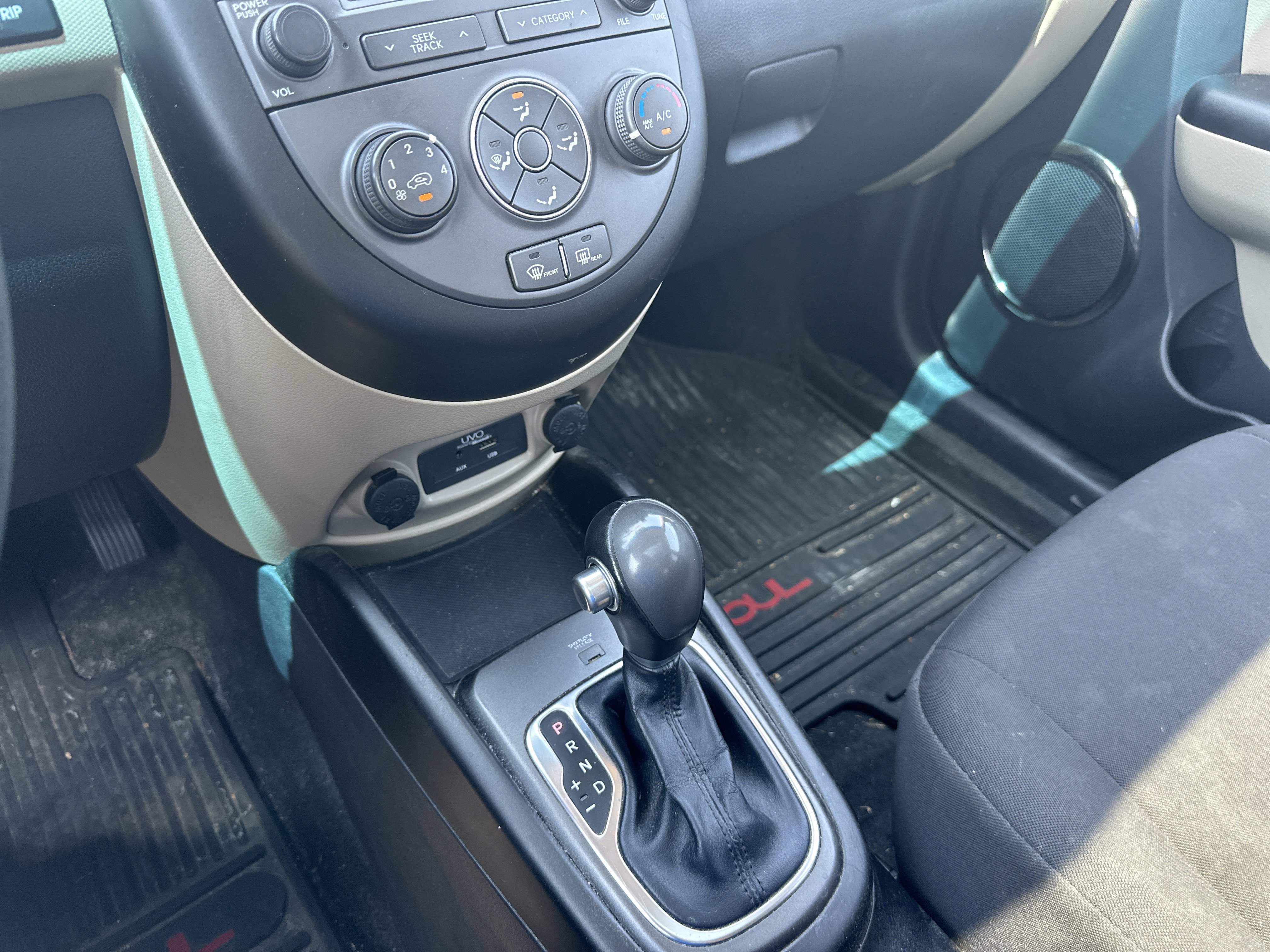 Used 2012 Kia Soul ! FWD image 28