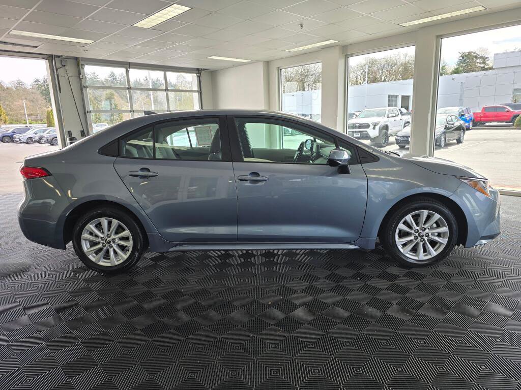 Used 2025 Toyota Corolla LE w/ LE Premium Package image 2