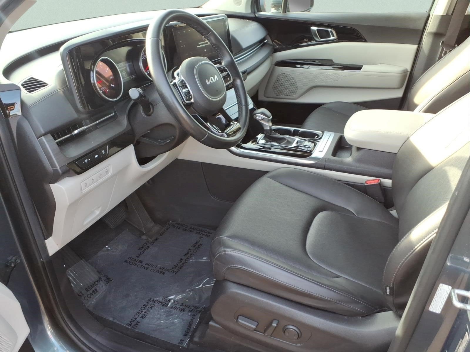 Used 2022 Kia Carnival EX FWD image 10
