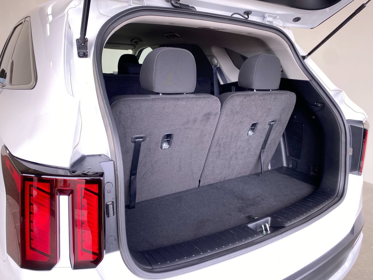 Certified 2025 Kia Sorento LX FWD image 15