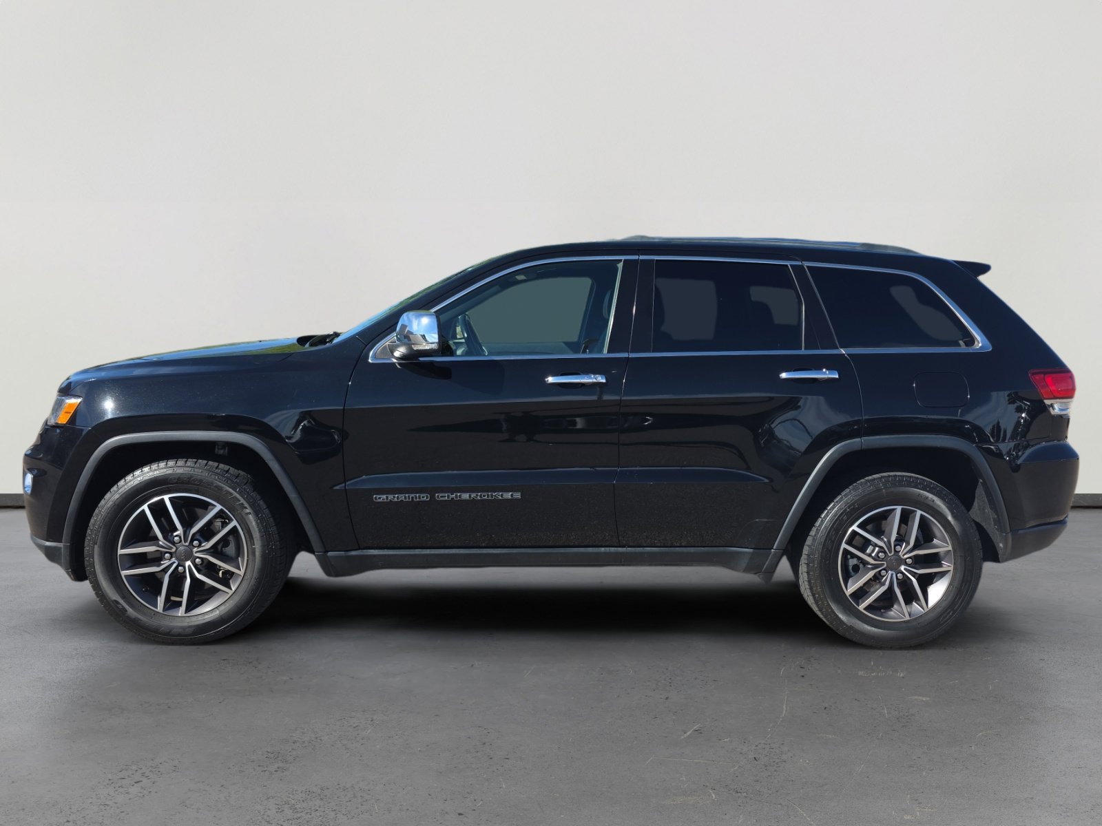 Used 2021 Jeep Grand Cherokee Limited w/ Luxury Group II image 2