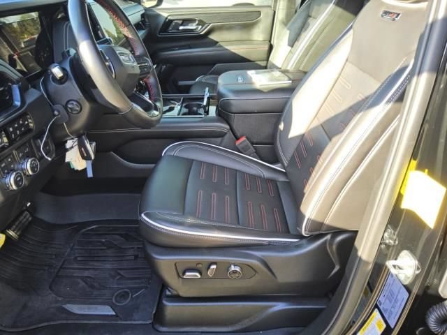 Used 2025 GMC Yukon AT4 Ultimate w/ LPO, Illumination Package AWD/4WD image 4